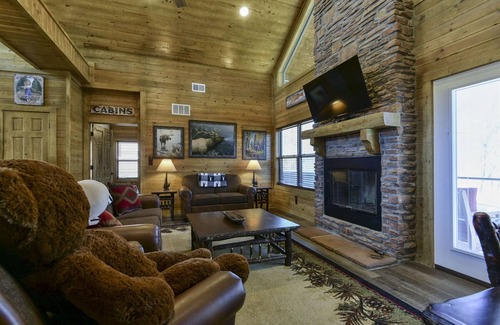 Branson Cedars House | Hilltop Lodge: Guest Rated 10/10 with Pool and Spa