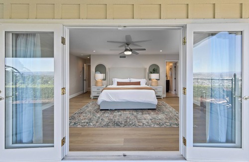 Mount Helix House | Hilltop Oasis: Relaxation with Ocean Views Near San Diego