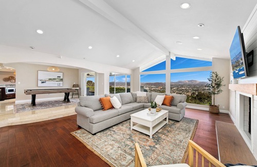 Mount Helix House | Hilltop Oasis: Relaxation with Ocean Views Near San Diego