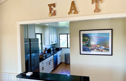 Fallbrook House | Hilltop Penthouse Cottage: Breathtaking Oceanfront Retreat