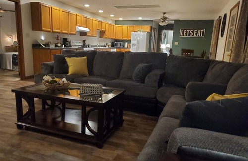 Murphysboro House | Hilltop Retreat 2: Pond-Front Home Near Wine Trail - Rated 9.8
