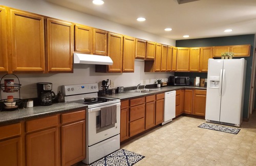 Murphysboro House | Hilltop Retreat 2: Pond-Front Home Near Wine Trail - Rated 9.8