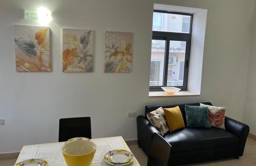 Msida Apartment | HillTop suite with a roof terrace