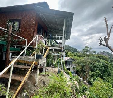 Ko Phi Phi House | Scenic Hilltop View - Phi Phi with Child-Friendly Amenities