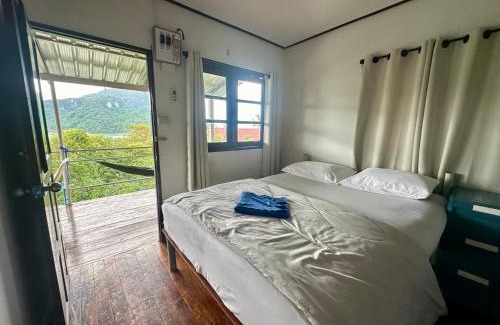 Ko Phi Phi House | Scenic Hilltop View - Phi Phi with Child-Friendly Amenities