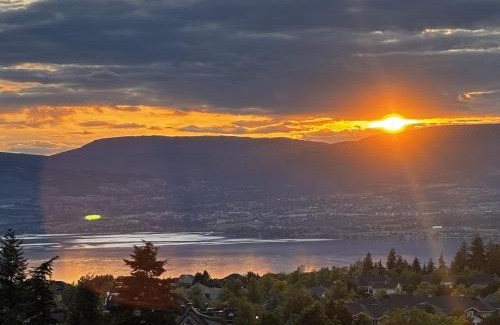 Southwest Mission Bed & Breakfast | Hilltop Vistas Kelowna