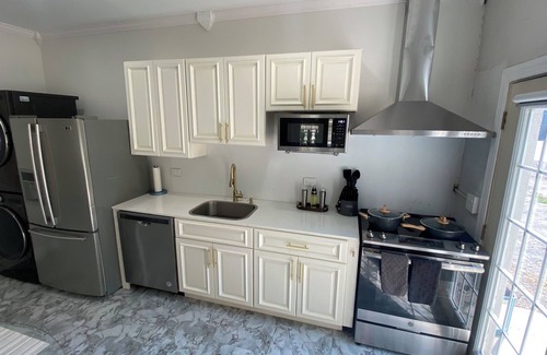 Rexford House | Hilltop Wine Lounge near Saratoga on Estate w/views Kingbed WiFi AC in Niskayuna