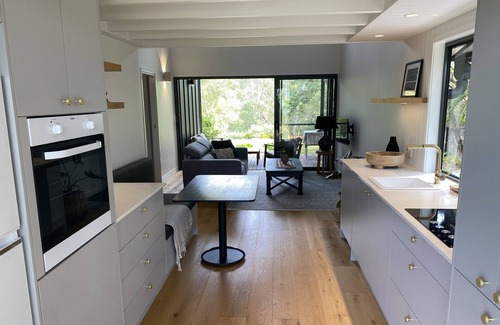 Tinbeerwah House | Relaxing Retreat at Hilltop Woods Noosa for Families