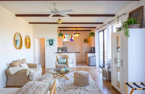 Hollywood Hills West Apartment | Hilltopia: Epic Views & Breakfast Included for Your Retreat