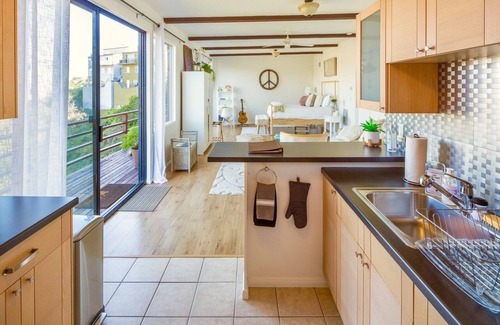 Hollywood Hills West Apartment | Hilltopia: Epic Views & Breakfast Included for Your Retreat
