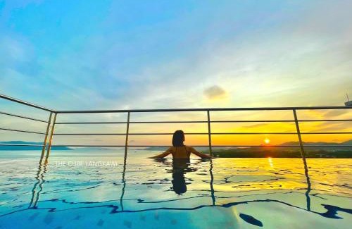 Kuah Apartment | Relax at Hillview Cube with Rooftop Pool & Ocean Views