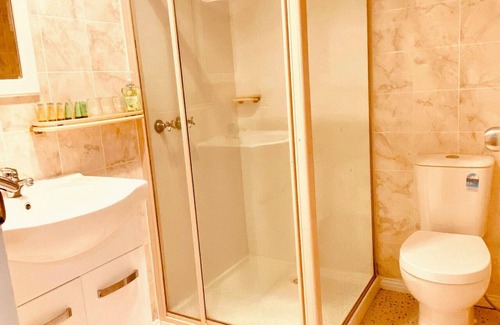 Launceston CBD Cabin | Hillview House Launceston
