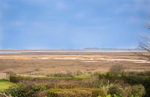 Brancaster Staithe House | Family-Friendly Retreat at Hillview Lodge with Pet Perks