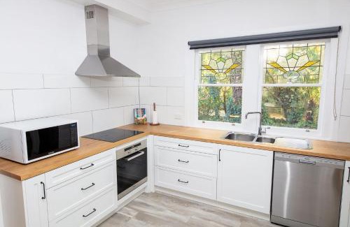 Bright House | Exceptional Hillview on Delany: Family-Friendly Getaway