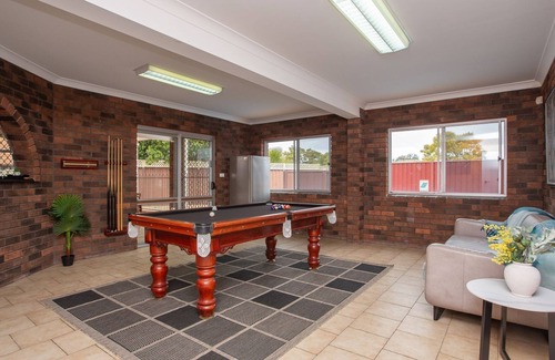 Hillvue House | Hillvue Lodge - Spacious Retreat with Pool in Tamworth