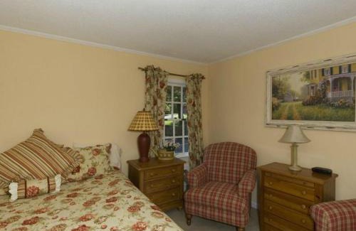 Blowing Rock Hotel | Relax at Hillwinds Inn - Pet Friendly in Blowing Rock