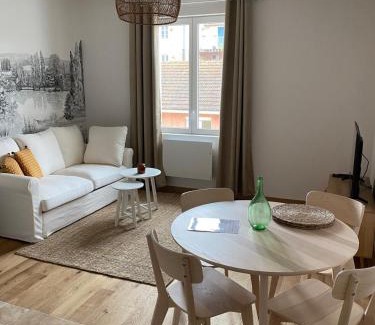 Saint-Laurent-sur-Saone Apartment | Kid-Friendly Hilo Apartment in Saint Laurent Sur Sane