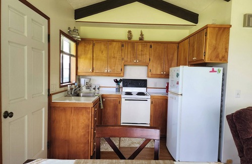 Hilo House | Idyllic Hilo, Hawaii Getaway with Pool & Kitchen Amenities
