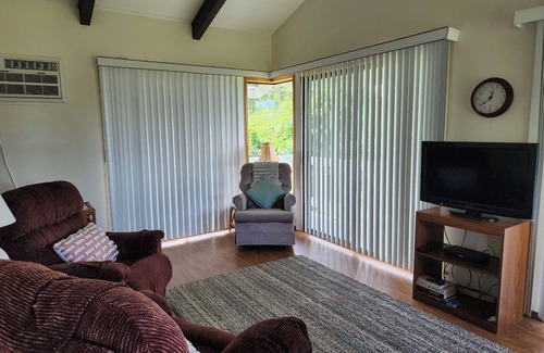 Hilo House | Idyllic Hilo, Hawaii Getaway with Pool & Kitchen Amenities