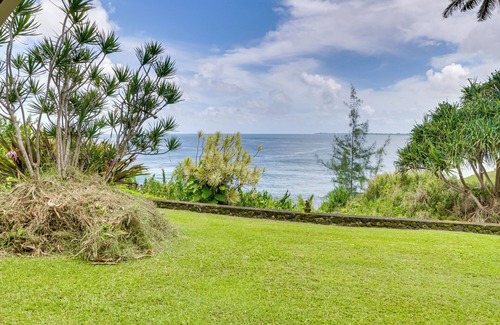 Hilo Cottage | Hilo Home: Ocean Views & Private Deck for Family Fun