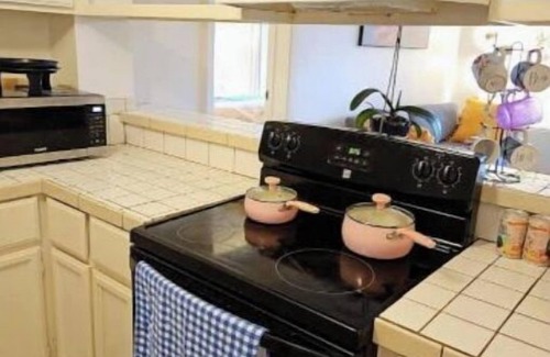 Hilo Condo | Exceptional Hilo Lagoon 2 BD Condo with Ocean View & Pool