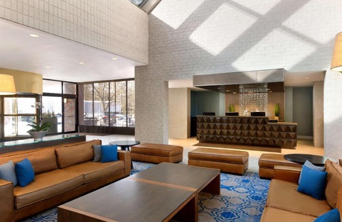 Dedham Hotel | Discover Hilton Boston Dedham: Family-Friendly Getaway