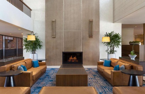 Dedham Hotel | Discover Hilton Boston Dedham: Family-Friendly Getaway