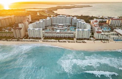 Zona Hotelera Resort | Experience the All-Inclusive Hilton Cancun Mar Caribe Resort
