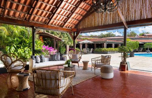 Ciudad Cariari Hotel | Elegant Hilton Cariari DoubleTree: Oceanfront Retreat in Costa Rica