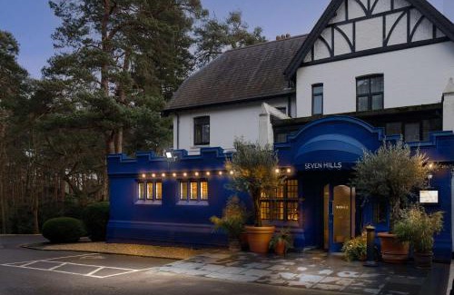 Cobham Hotel | Discover the Comfort of Hilton Cobham with Pet-Friendly Amenities