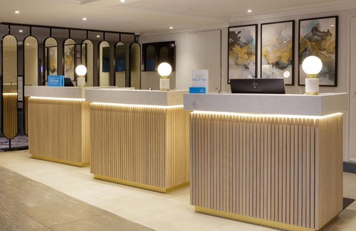 Cobham Hotel | Discover the Comfort of Hilton Cobham with Pet-Friendly Amenities