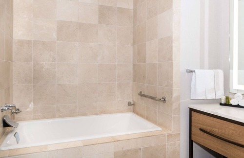 Polaris Hotel | Discover Hilton Columbus/Polaris: Eco-Friendly Oasis