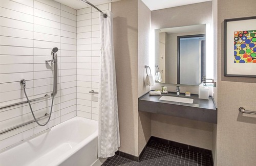 Downtown Des Moines Hotel | Explore Hilton Des Moines Downtown: Rated 9/10, Family-Friendly Stay
