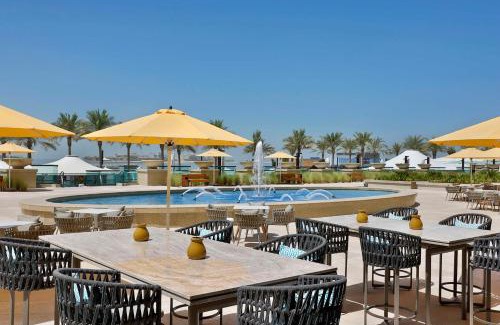 Palm Jumeirah Resort | Beautiful Hilton Dubai Palm Jumeirah - 5-Star Excellence