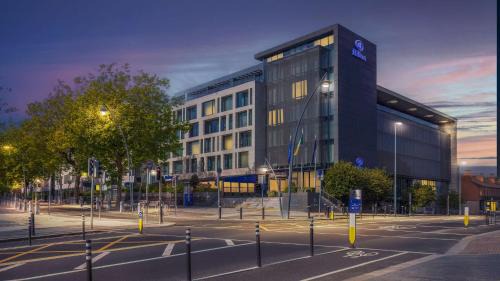 Kilmainham Hotel | Elegant Hilton Dublin Kilmainham with Pool & Pet-Friendly Stay