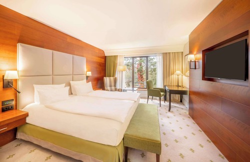 Neu-Isenburg Resort | Elegant Kempinski Hotel Frankfurt Gravenbruch with Spa & Pool