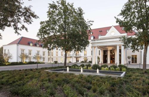 Neu-Isenburg Hotel | Elegant Kempinski Hotel Frankfurt Gravenbruch - Pet Friendly