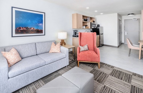 Uptown Hotel | Comfortable Stay at Hilton Garden Inn Albuquerque Uptown