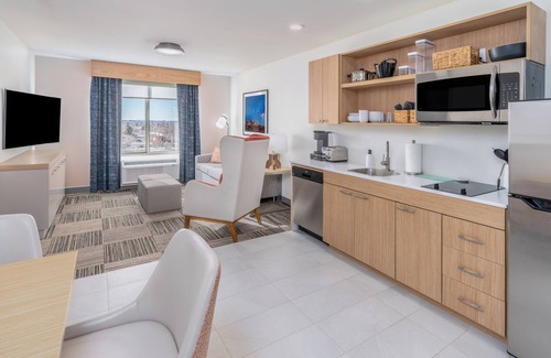 Uptown Hotel | Comfortable Stay at Hilton Garden Inn Albuquerque Uptown