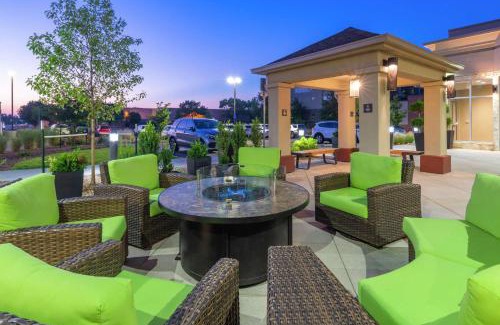 Arvada Hotel | Discover Hilton Garden Inn Arvada: Pet-Friendly Comfort