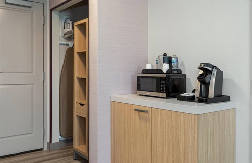 Auburn Hotel | Top-Rated Hilton Garden Inn Auburn with Pool and Restaurant