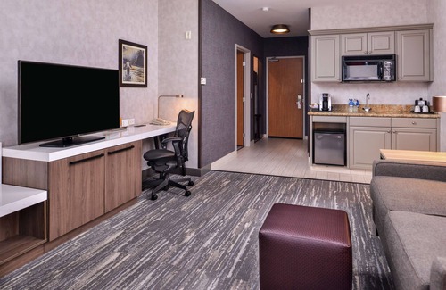 Southern Crossing Hotel | Exceptional Hilton Garden Inn Bend with Pool and Dining Options