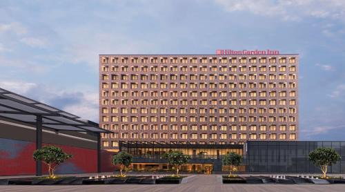 Nagavara Hotel | Stylish Hilton Garden Inn Bengaluru with Pool & Pet-Friendly Stays