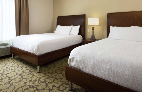 Bettendorf Hotel | Inviting Hilton Garden Inn Bettendorf with Pool & Spa