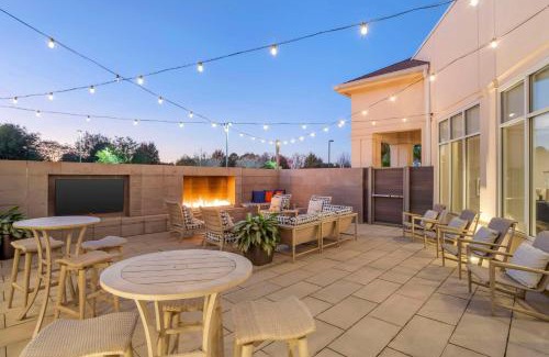 Concord Hotel | Discover Hilton Garden Inn Charlotte/Concord with Pool Access