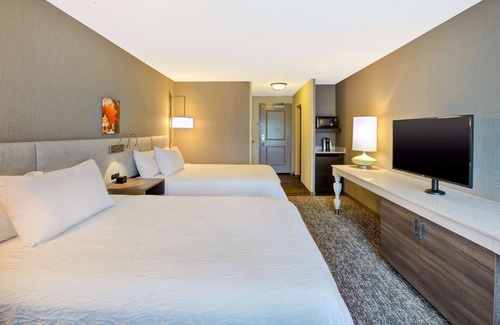 Chesterton Hotel | Comfortable Stay at Hilton Garden Inn Chesterton with Pool & Spa