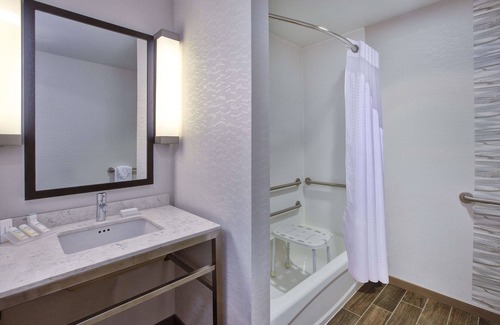 Chesterton Hotel | Comfortable Stay at Hilton Garden Inn Chesterton with Pool & Spa