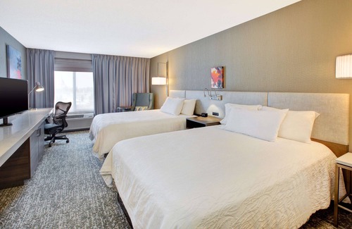 Chesterton Hotel | Comfortable Stay at Hilton Garden Inn Chesterton with Pool & Spa