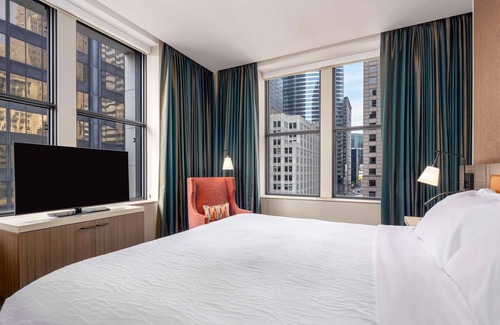 The Loop Hotel | Discover Hilton Garden Inn Chicago Central Loop - Rated 9.2