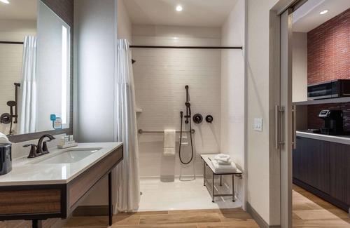 The Loop Hotel | Discover Hilton Garden Inn Chicago Central Loop - Rated 9.2